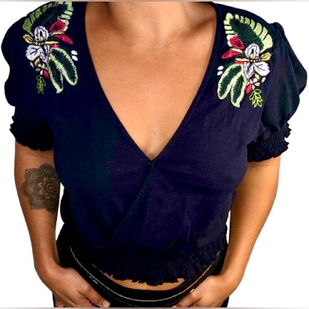 {Anthropologie | Ranna Gill} Embroidered Cropped Blouse - Bohemian Floral Charm